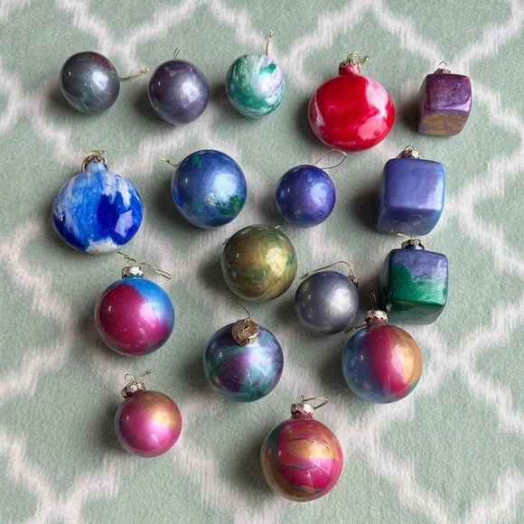 Lot of 17 handmade iridescent swirls Christmas ornaments - Picture 1 of 8
